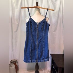 Topshop Moto Denim Front Zip Up Dress. Spaghetti Strap. Size 2 US
G
